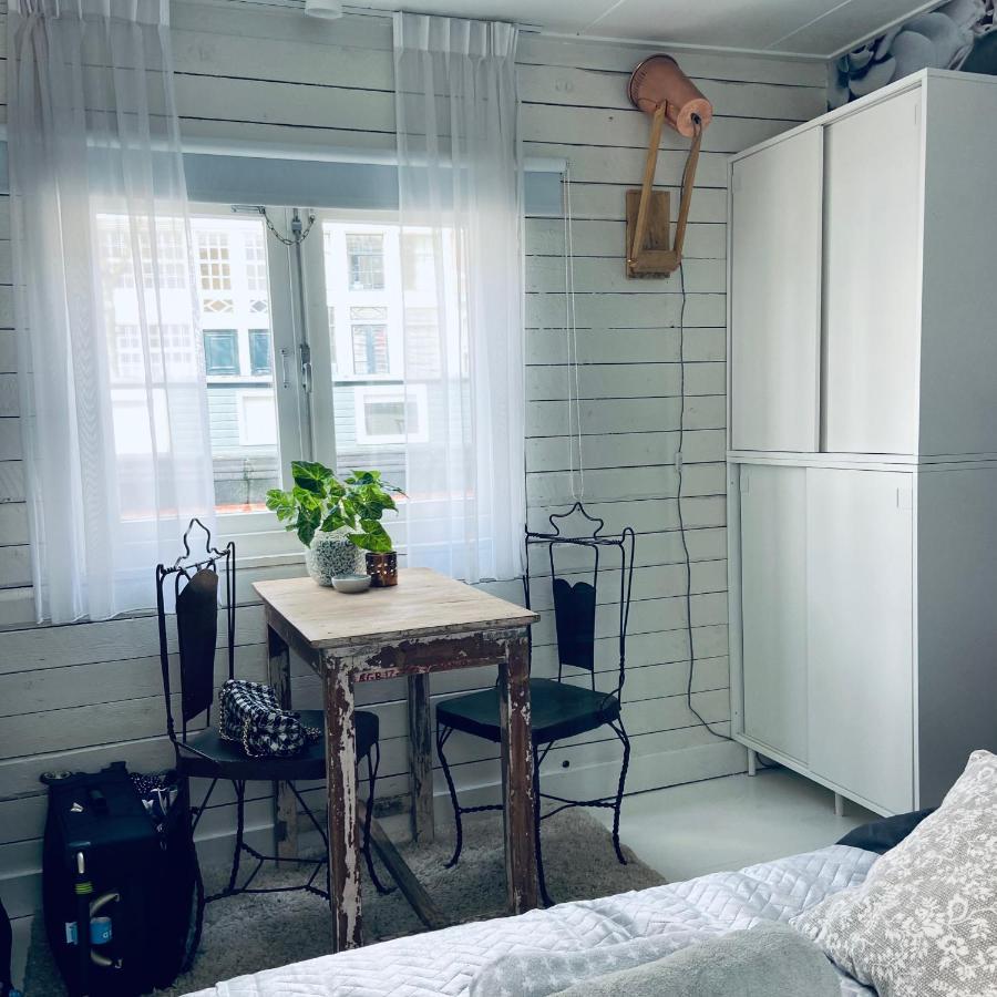 Bed and Breakfast Houseboat Bonnie Ámsterdam Exterior foto